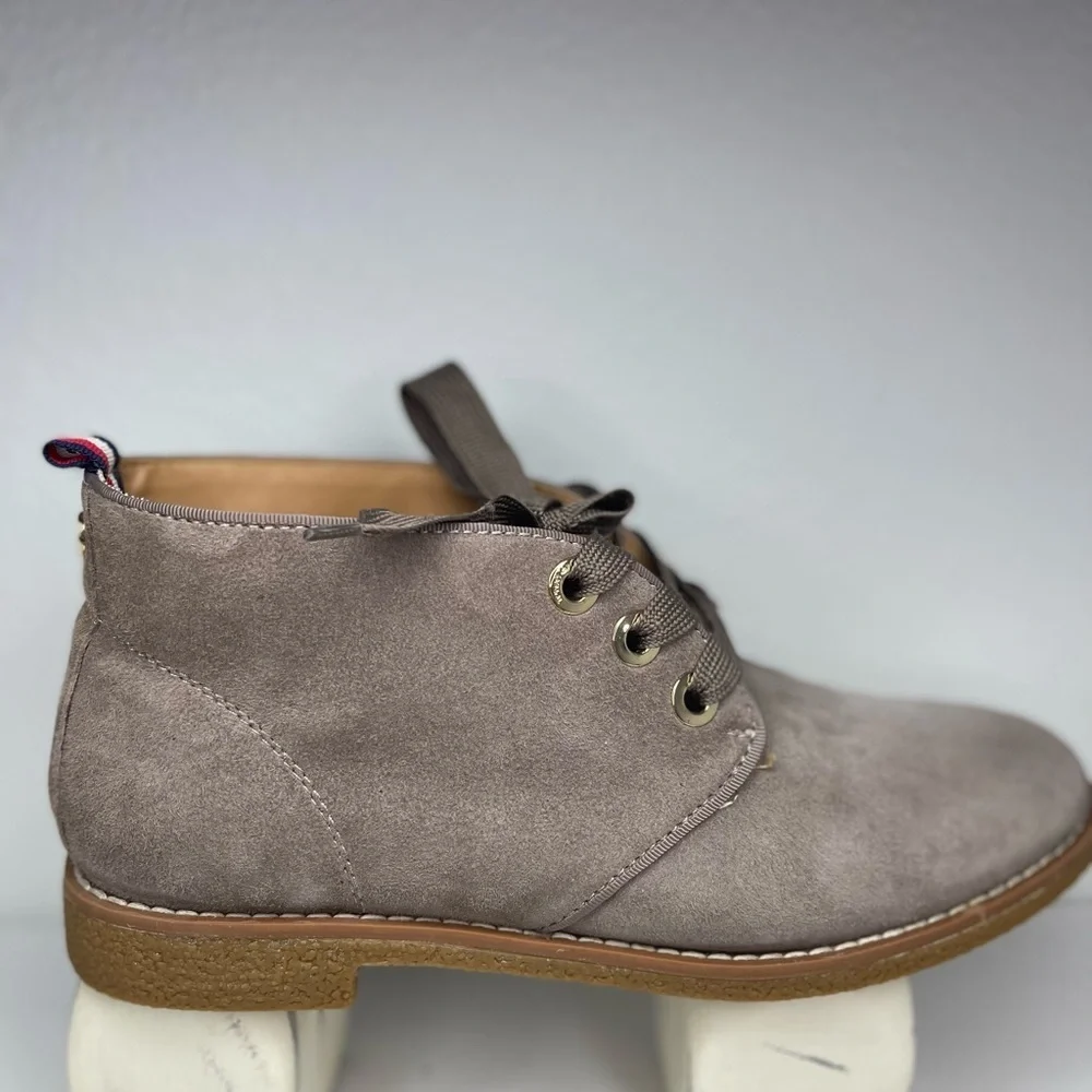 Tommy Hilfiger Taupe Suede Balbina Lace Up Ankle Chukka Casual Boots Size 8.5